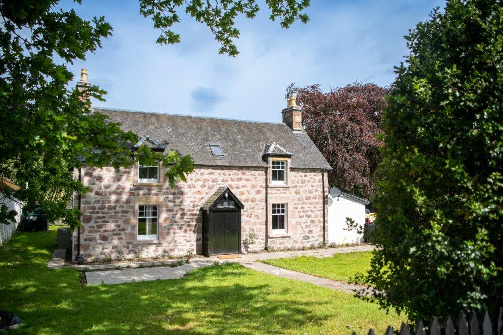 The Lock Keepers Cottages, Jacobite Loch Ness Cottages