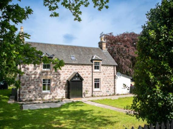 The Lock Keepers Cottages, Jacobite Loch Ness Cottages